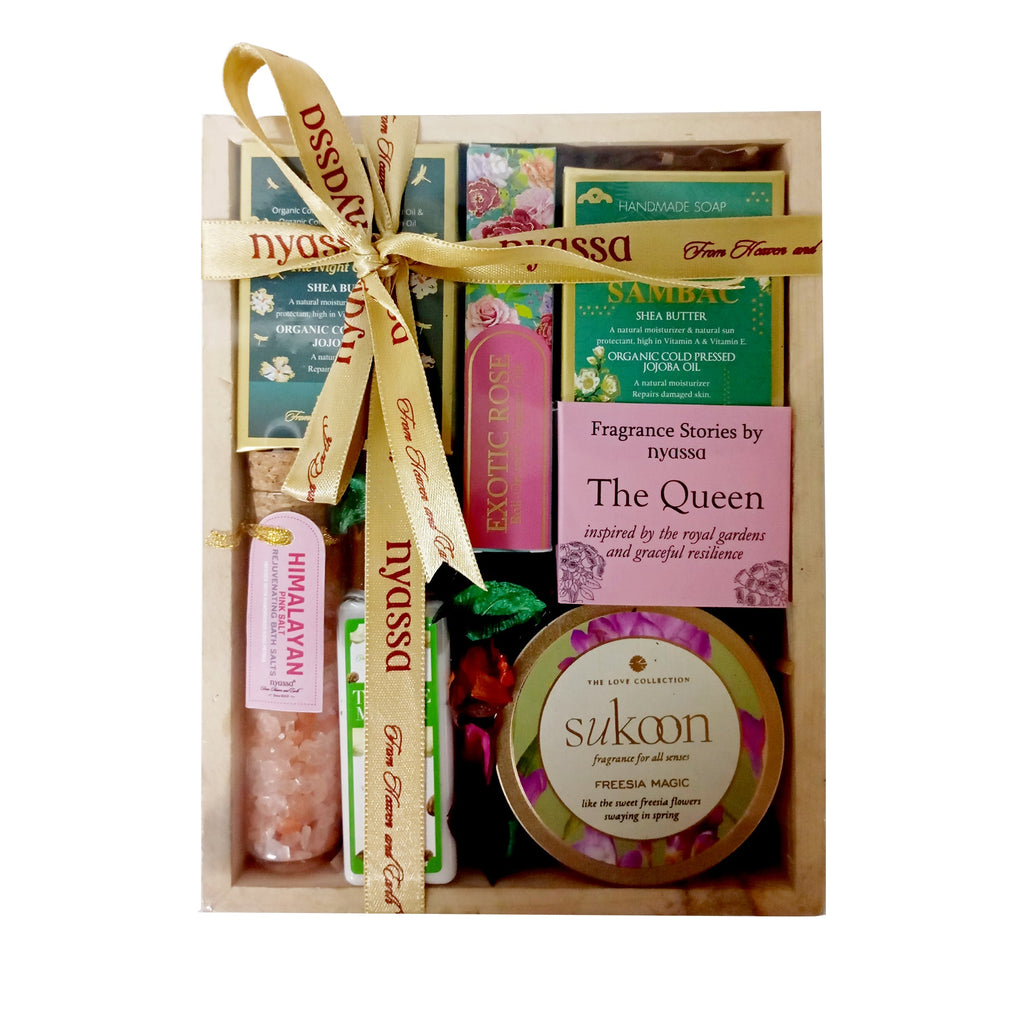 The fragrance stories by Nyassa: THE QUEEN